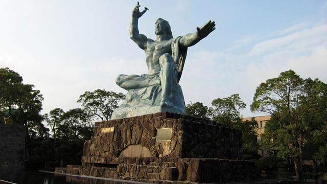 長崎平和記念公園の「平和記念像」